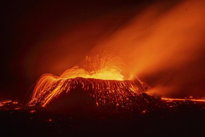 最新火山爆发，自然力量与人类的挑战