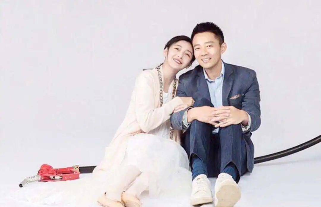 最新明星夫妻离婚引发热议，娱乐圈爱情脆弱还是现实压力所致？